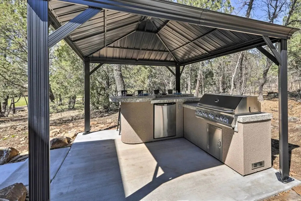 3 Mi to Rainbow Lake: Home w/ Hot Tub & Deck