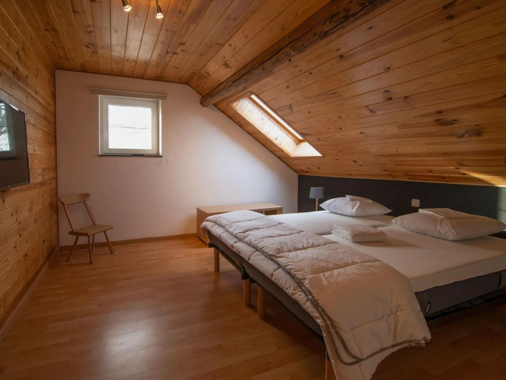 Very spacious house with sauna, spa and countryside views
