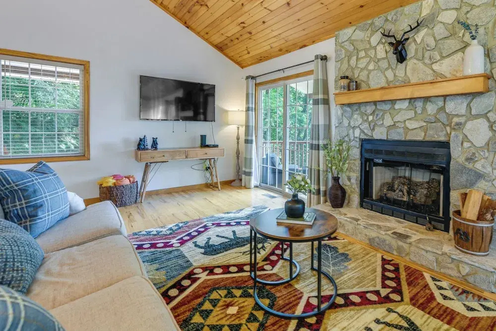Mtn-view Escape w/ Hot Tub, 9 Mi to Skiing!