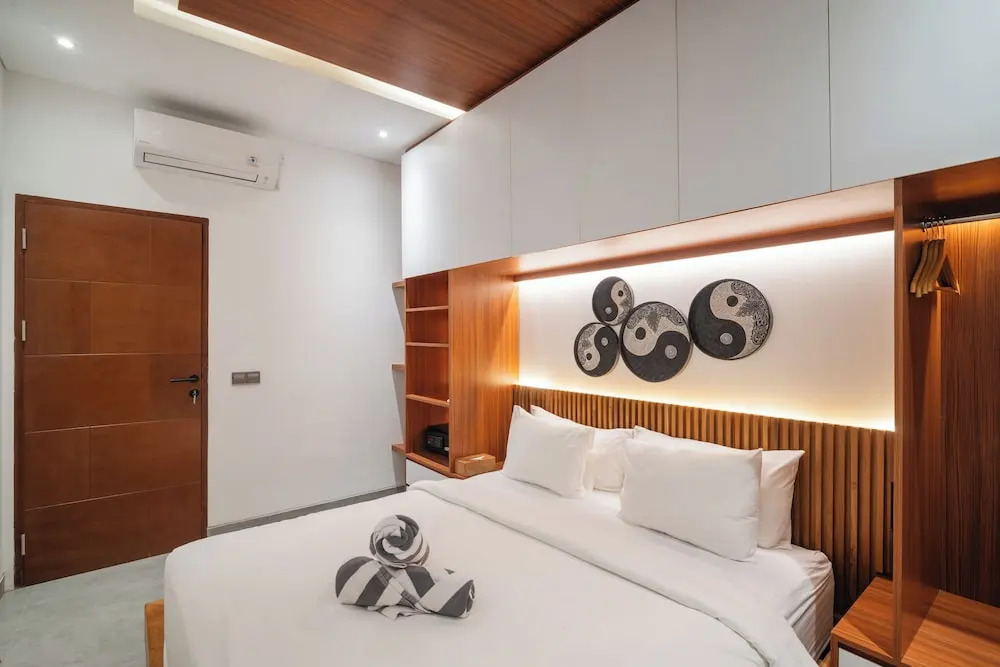 Designer 5br Villa, 400m to Café Del Mar