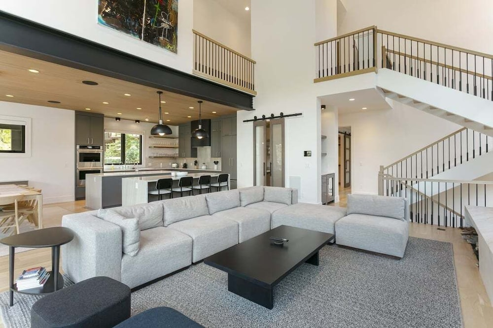 9401 - Silver Aspen - Five Bedroom Luxury Townhome 5 Home