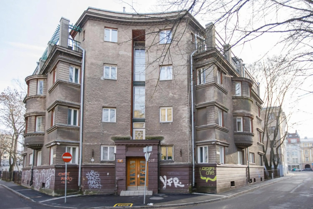 Apartment near old town in historical building
