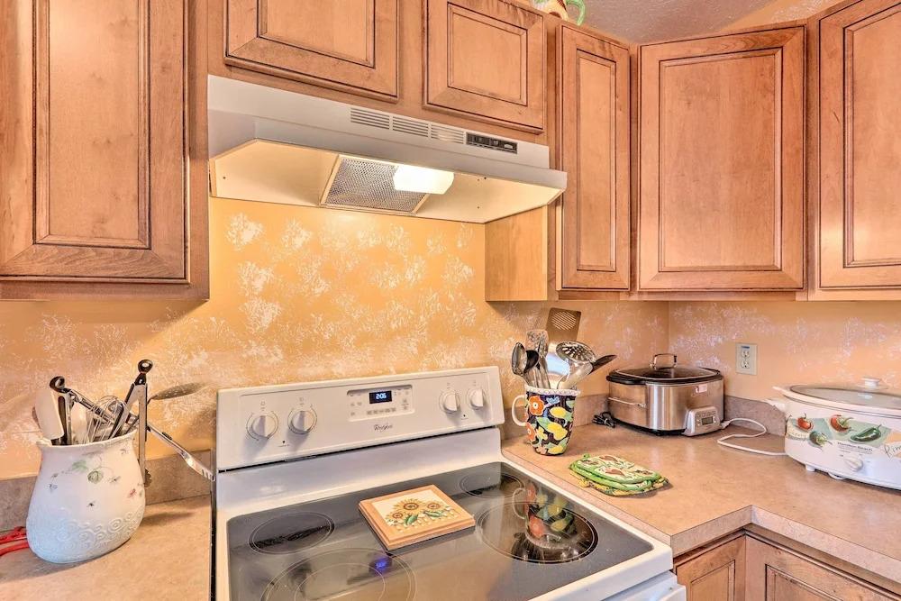 Walk to Pool & Lake: Albrightsville Vacation Home!