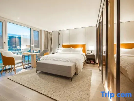 Shehong Xinyue Riverside Holiday Hotel