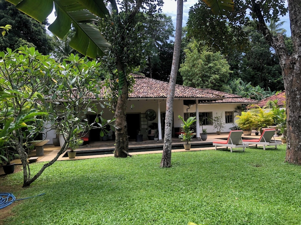 Leonora House, Talpe