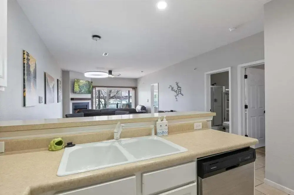 Steps to Water, Serene View, Updated Condo Family Fun w/ 3 Pools in Camdenton