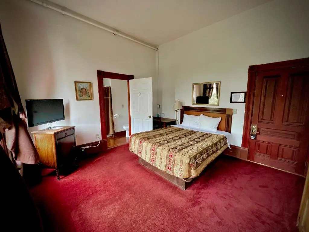 The Monarch Hotel