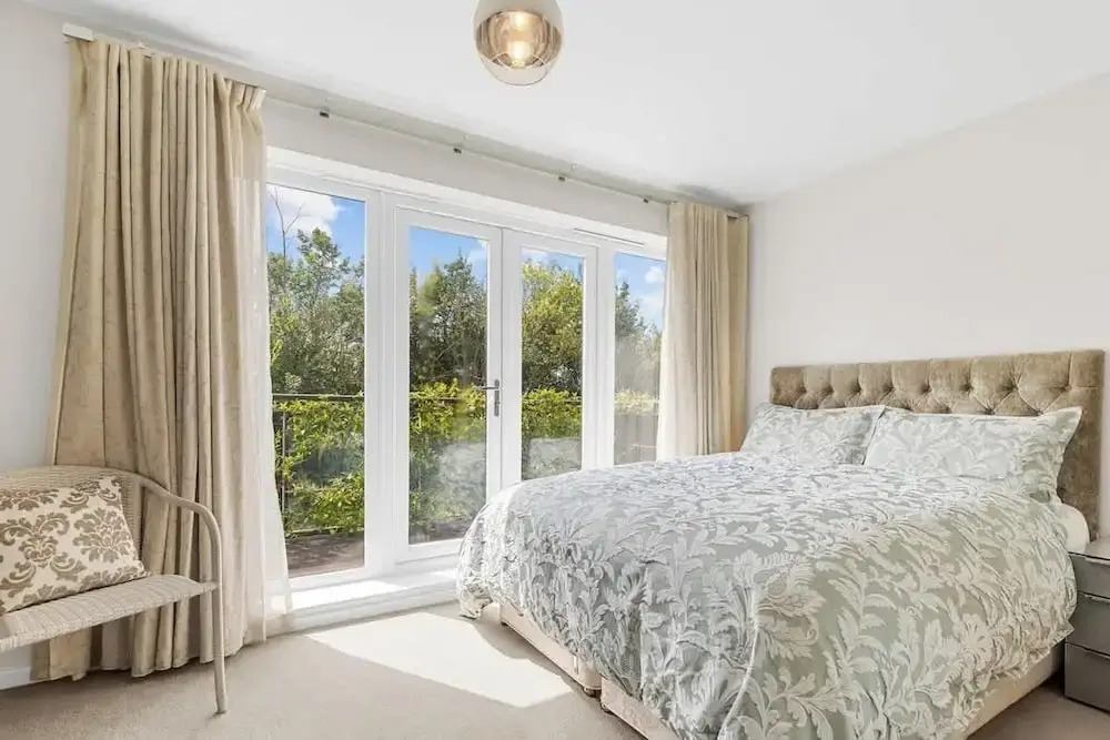 3-bed Greenhithe Retreat Garden Near Bluewater