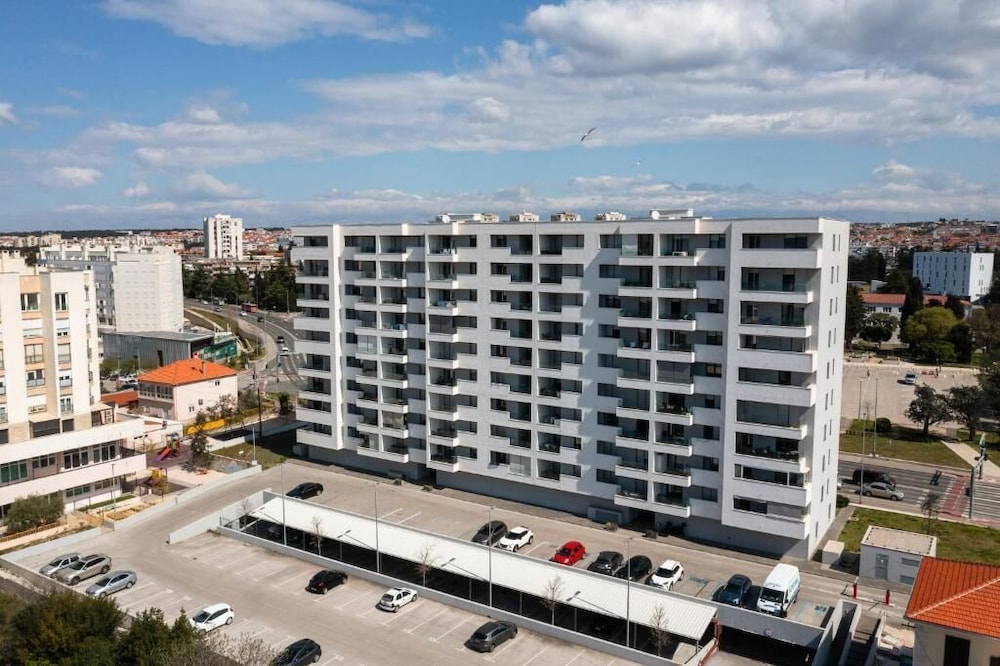 365 Sunsets Apartment by Belmont Realty