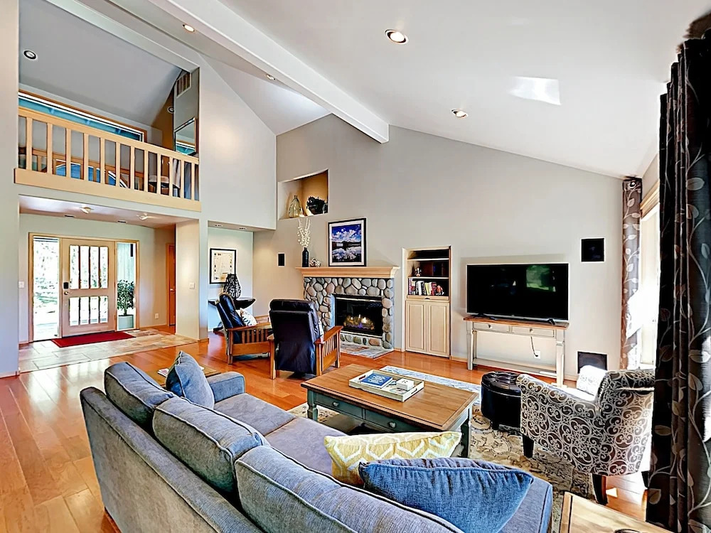 New Listing! Sunriver Gem On Woodlands Golf Course 3 Bedroom Home
