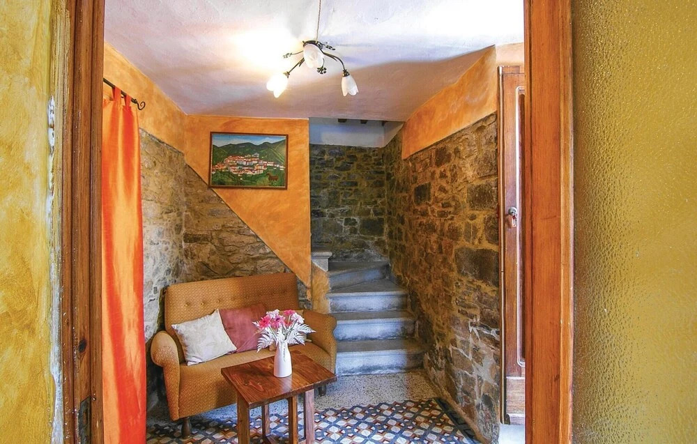 4 Bedroom Gorgeous Home In Montefegatesi