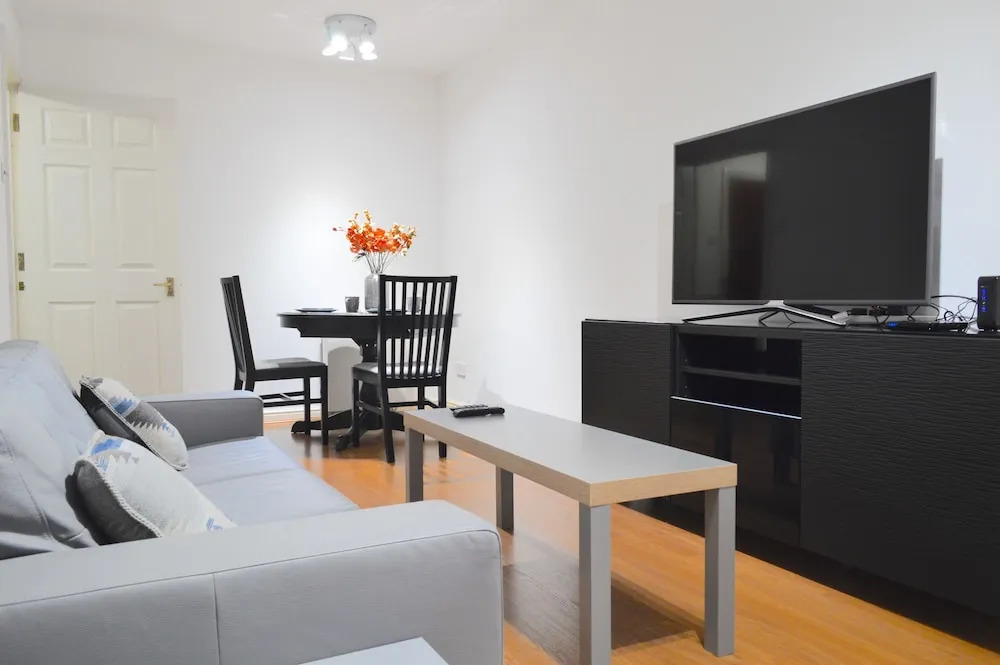 Bright & Spacious 1 Bed Flat in Kensington Olympia