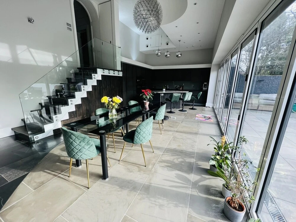 Dream House London With ac, Gym, hot Tub, Cinema