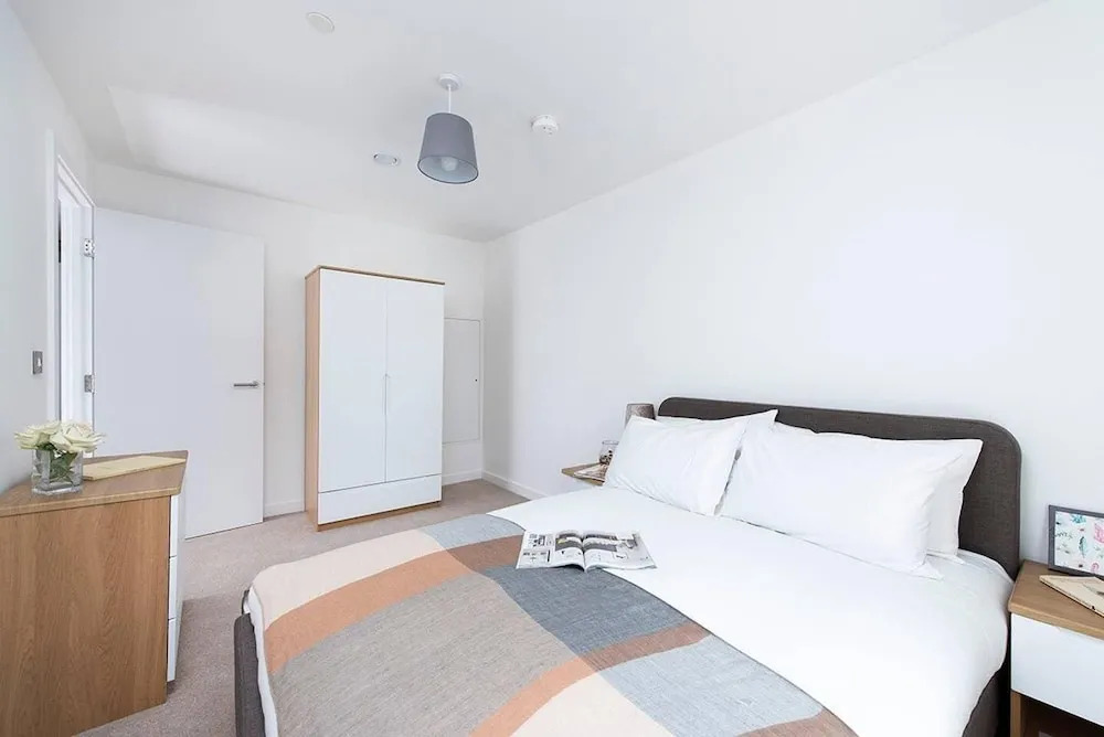 Luxurious and Bright 2BR City Centre Apartment
