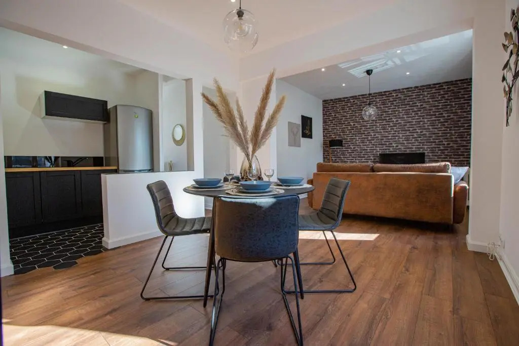 Hyper centre, Bord du canal, Cosy, fibre, parking privée, 1 a 4 pers
