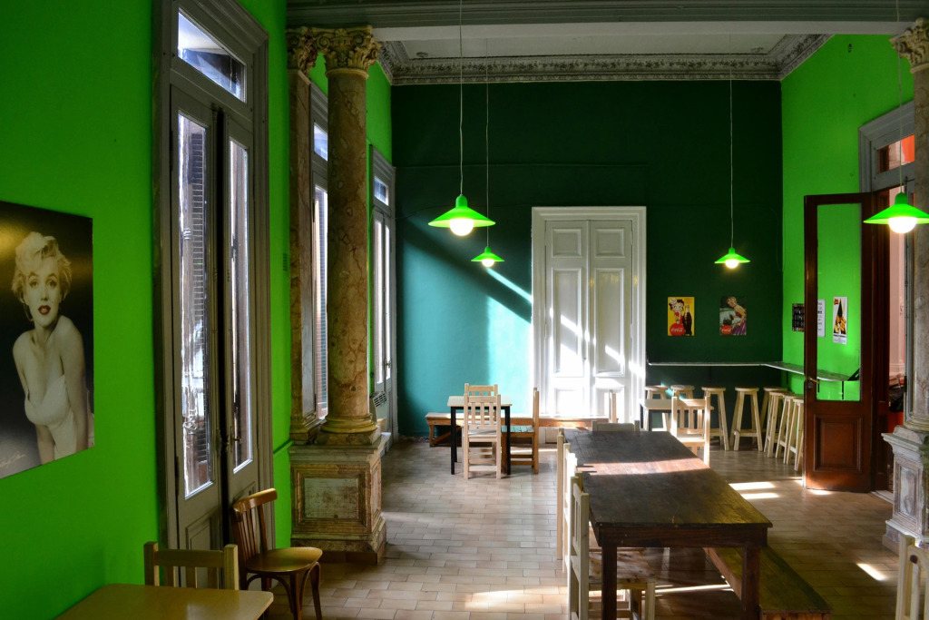Retro Art Hostel