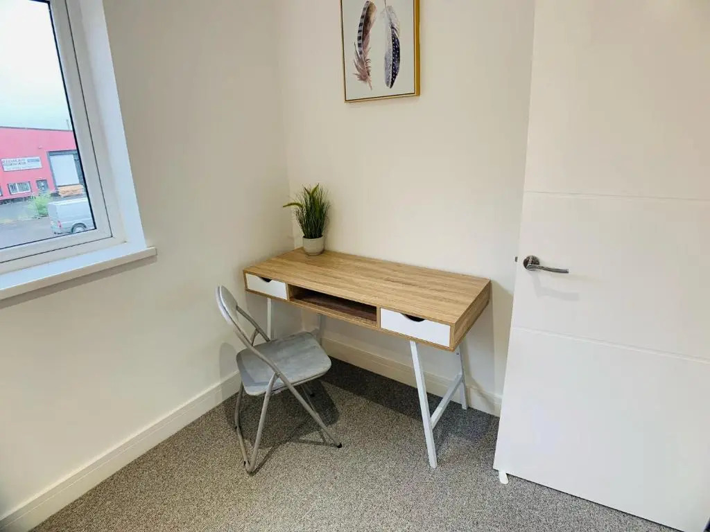 Springfield Apartment by Southwest Rooms - Free Parking & Netflix