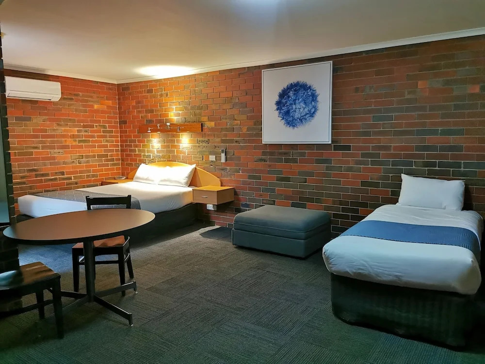 Town House Motor Inn