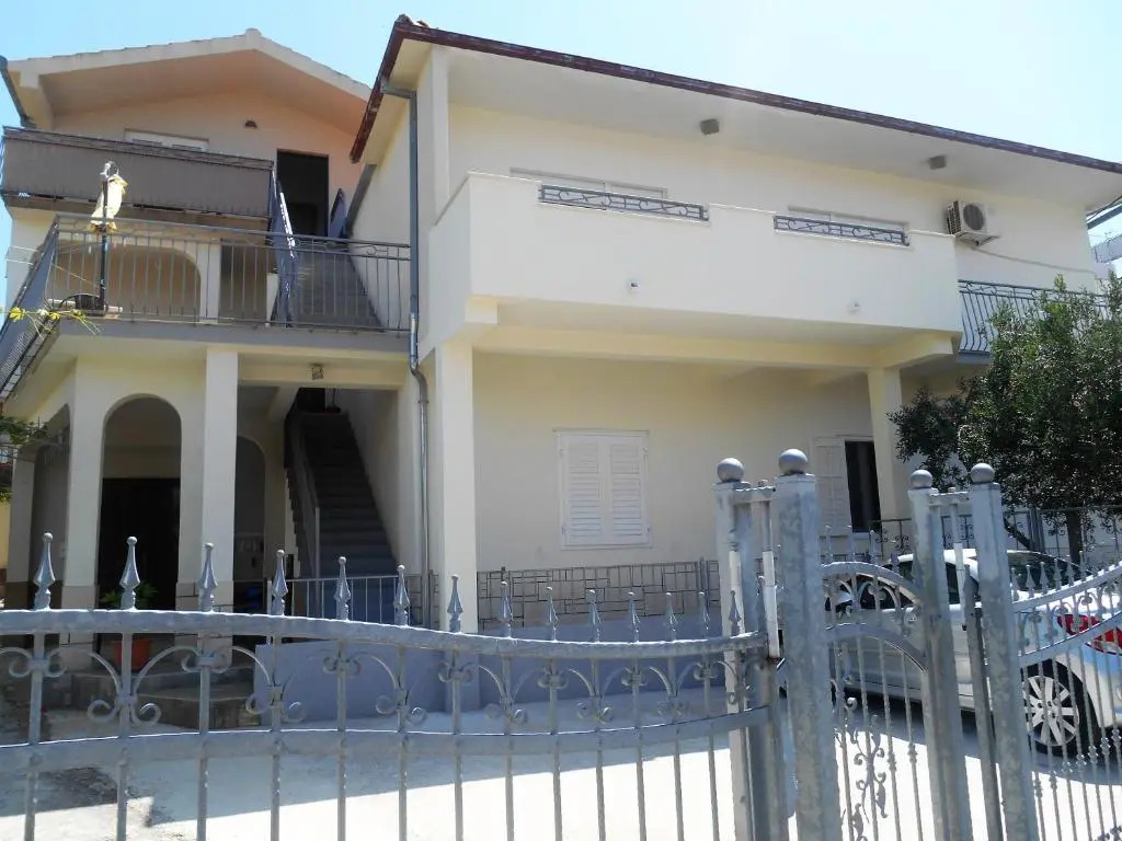 Apartments Brešan