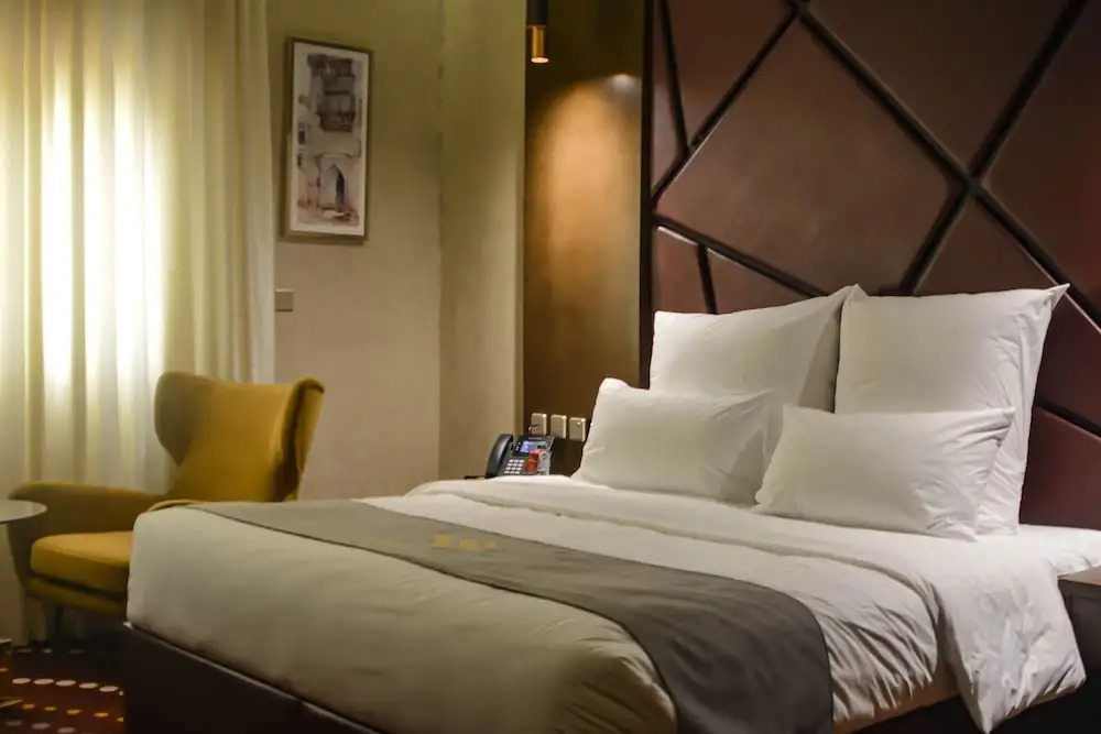 Redwaves Hotel