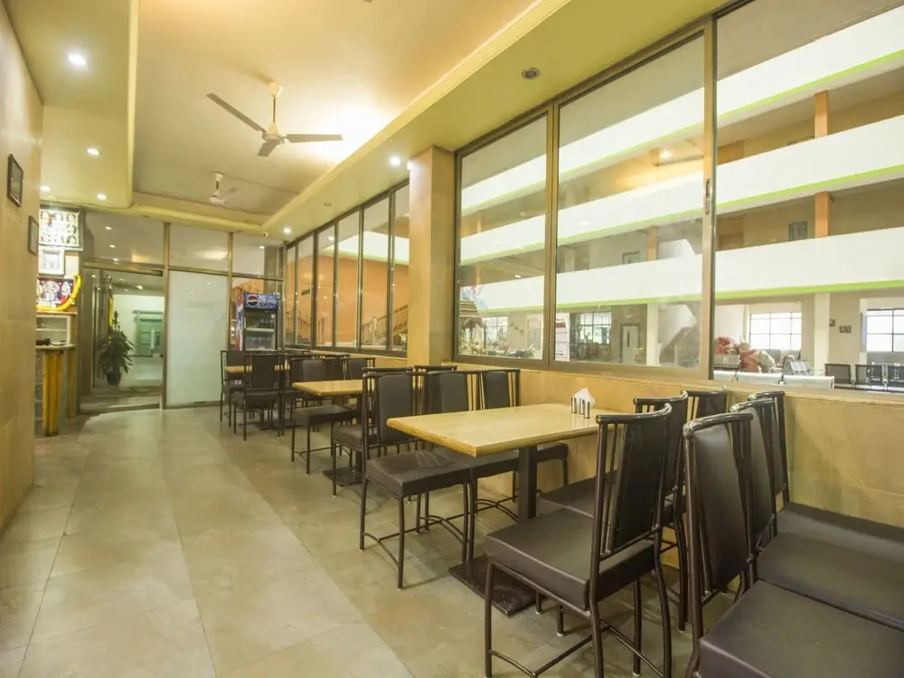 Hotel Sai Palkhi Niwara