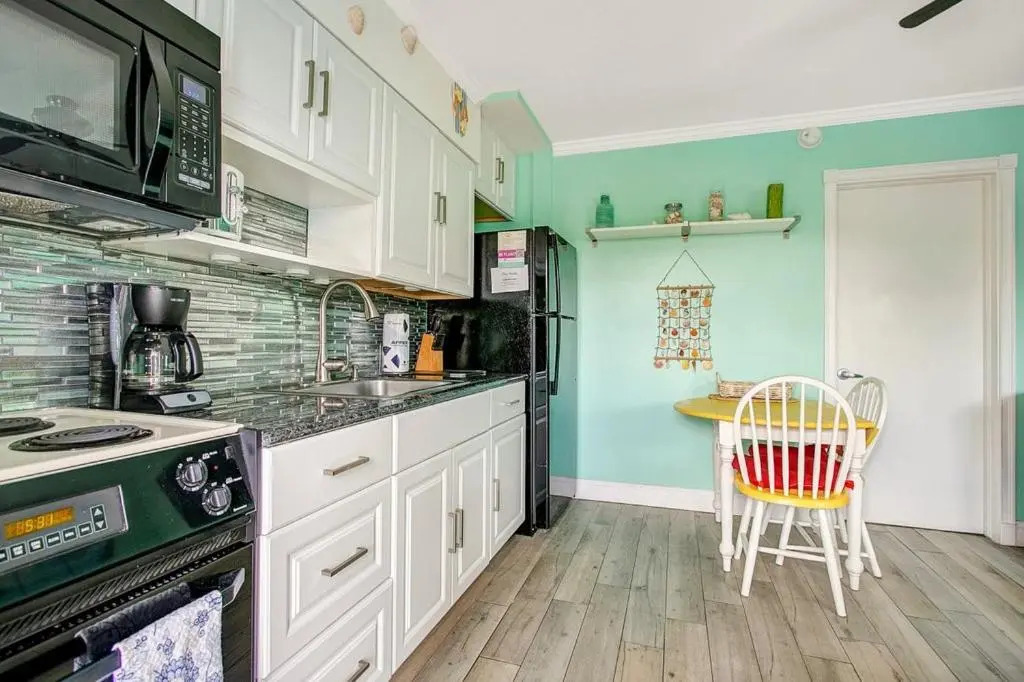 Five Palms Suite 202 - Daily - Weekly - Monthly