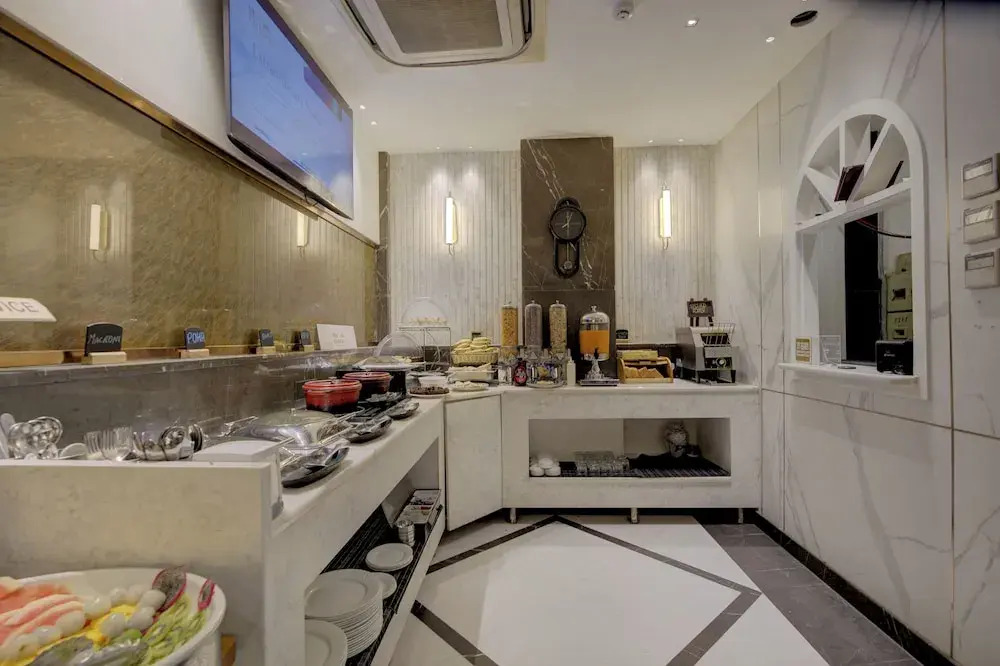 Empire Platinum Suites-Luxury Aparthotel Central Delhi