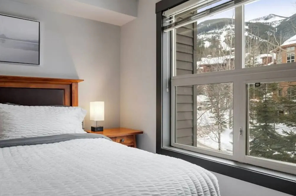 SPACIOUS Studio | Ski In/Out | Pool & Hot Tubs | in the Heart of PANORAMA RESORT