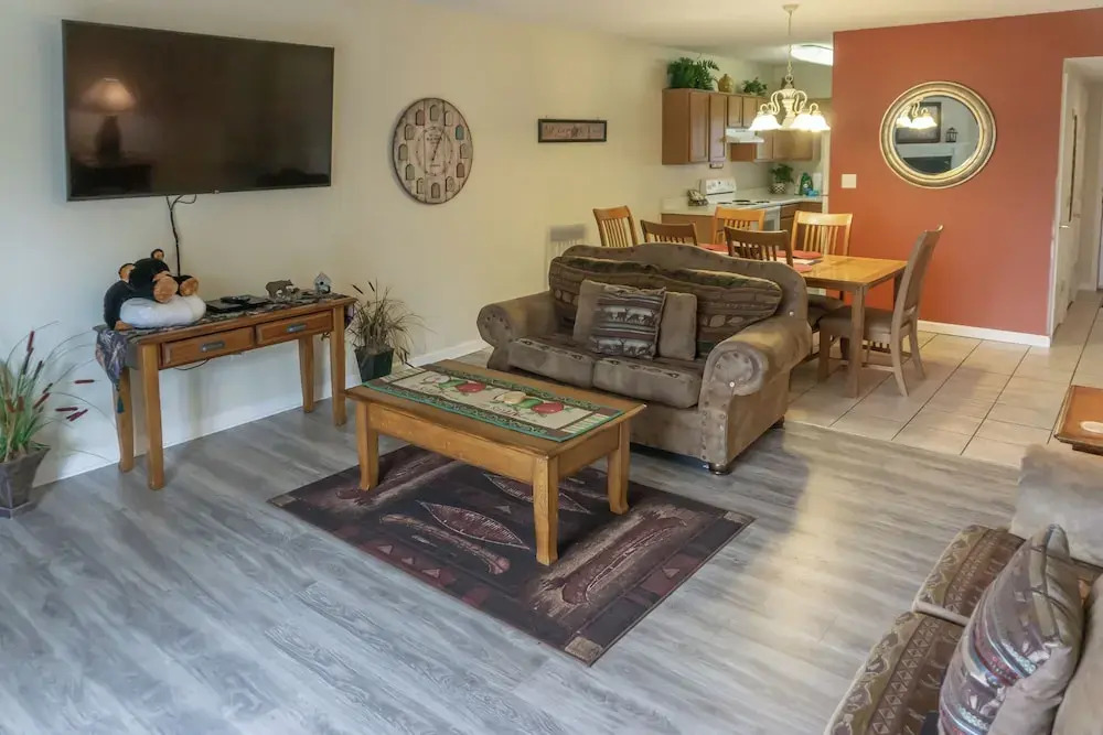 Mtn Views! Walkable Pigeon Forge Retreat w/ Pool