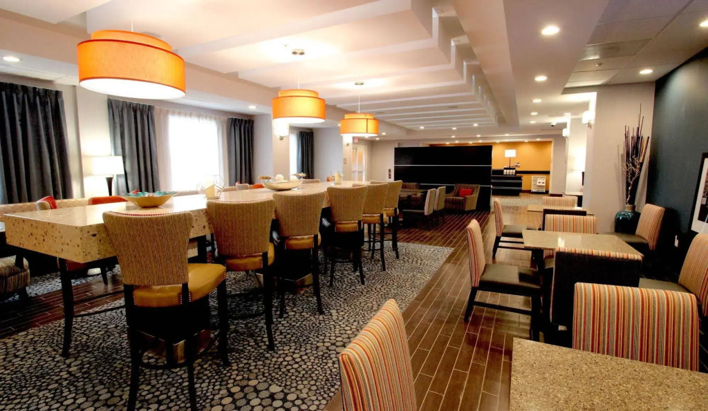 Hampton Inn- Suffolk