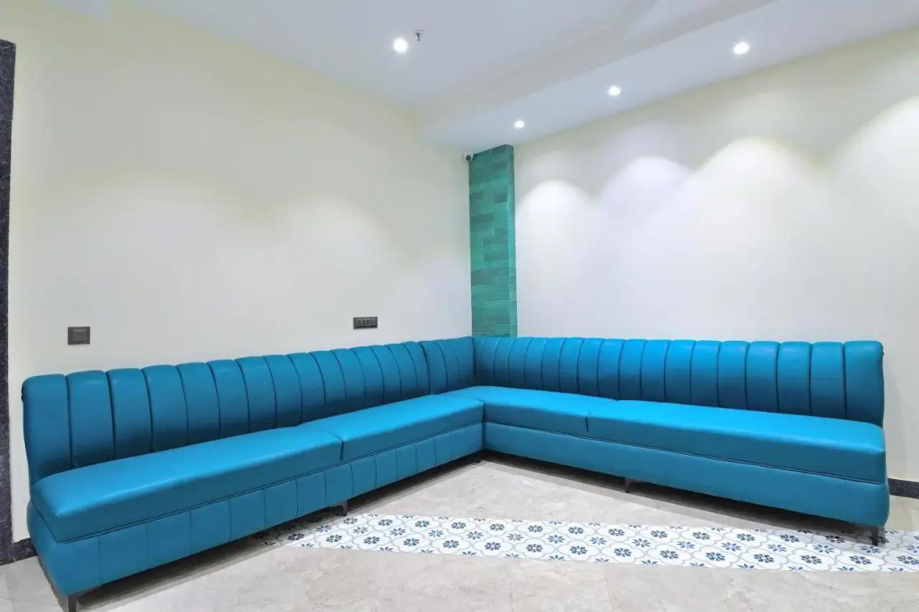 HOTEL UPTOWN - Luxury Restaurant & Rooftop Near Connaught Place