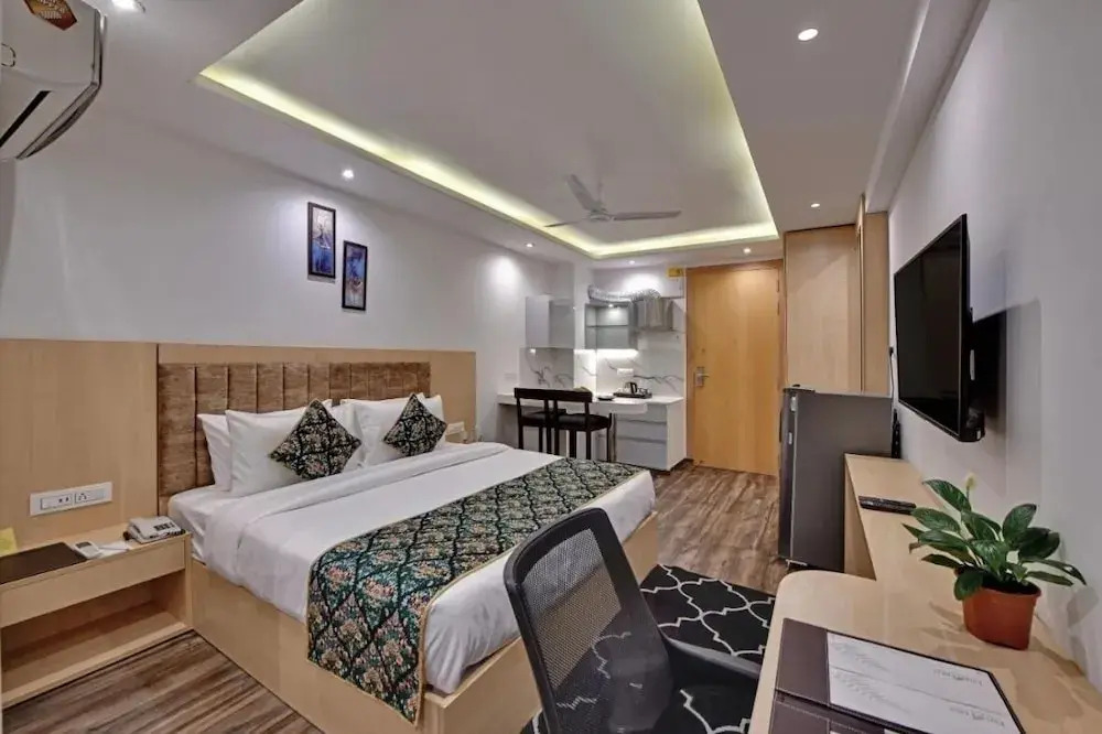 Skyline luxury in pink city