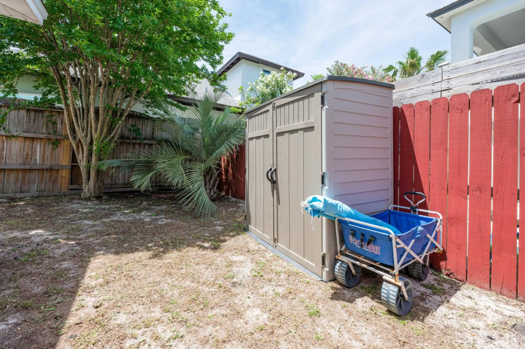 Private Beach Access, Fenced Yard & Pet Friendly, Cabana Life Beach House