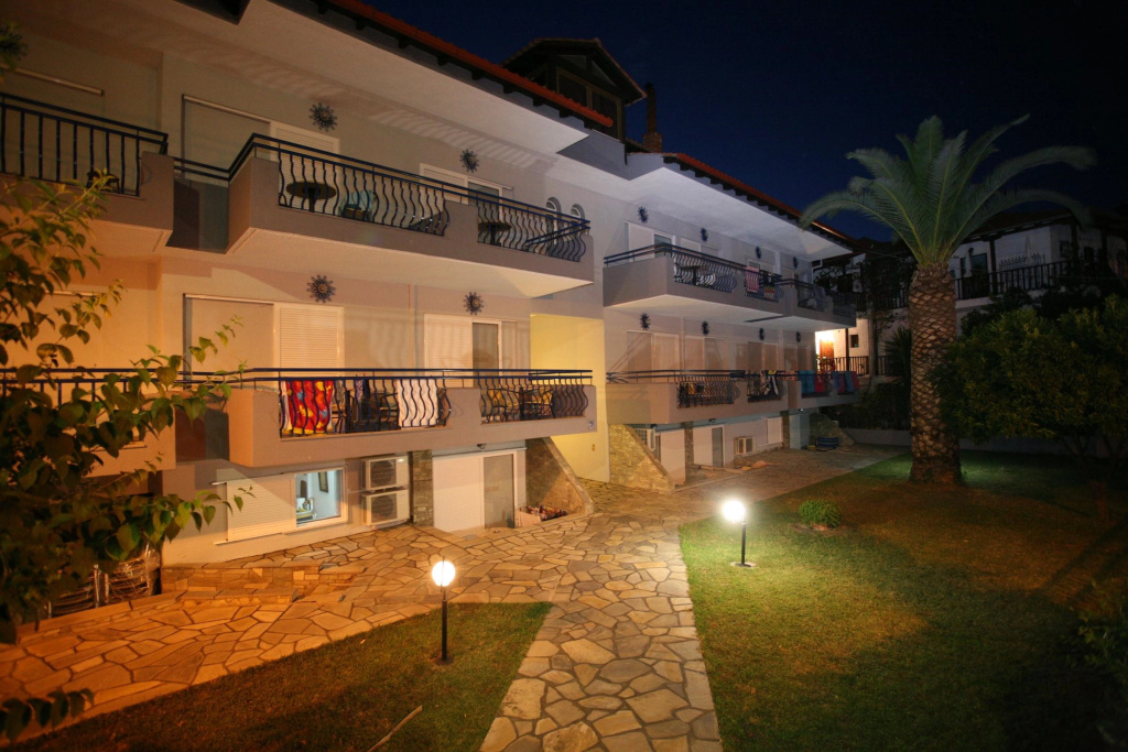 Royal Hotel and Suites