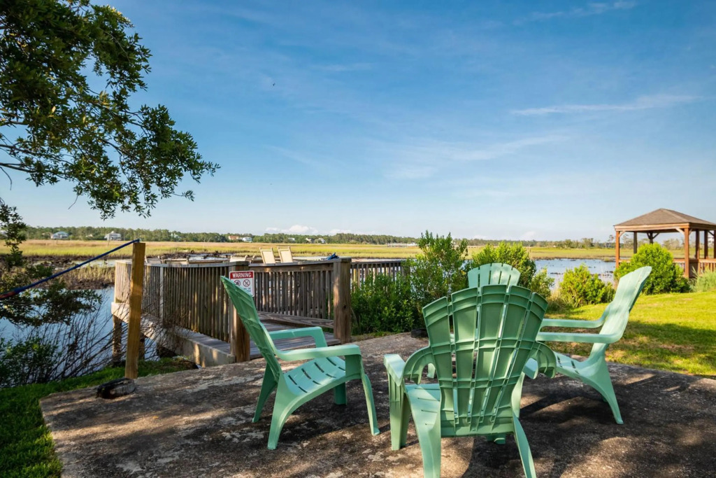 Dockside Paradise by Oak Island Accommodations