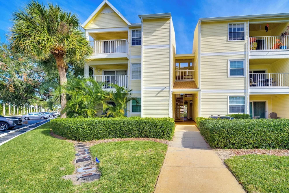 Walk to Canova Beach Park: Couple's Coastal Condo