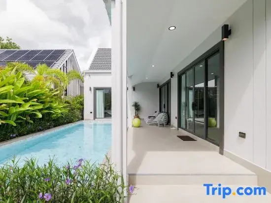Single-family three-bedroom swimming pool villa