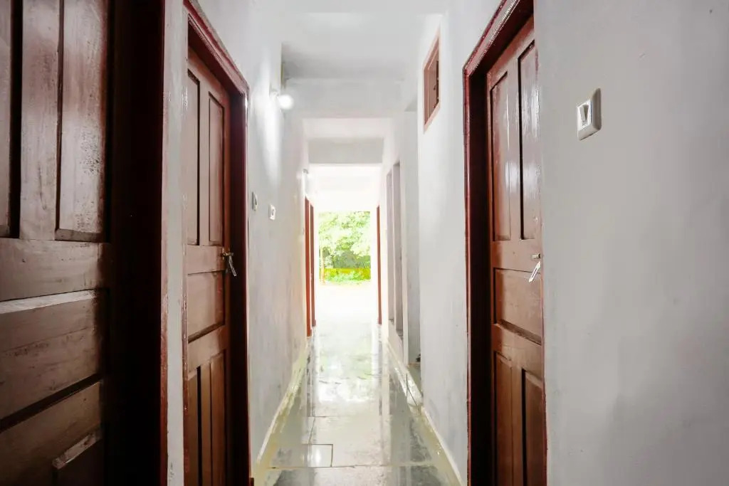 SPOT ON Thozhupaadan Residency