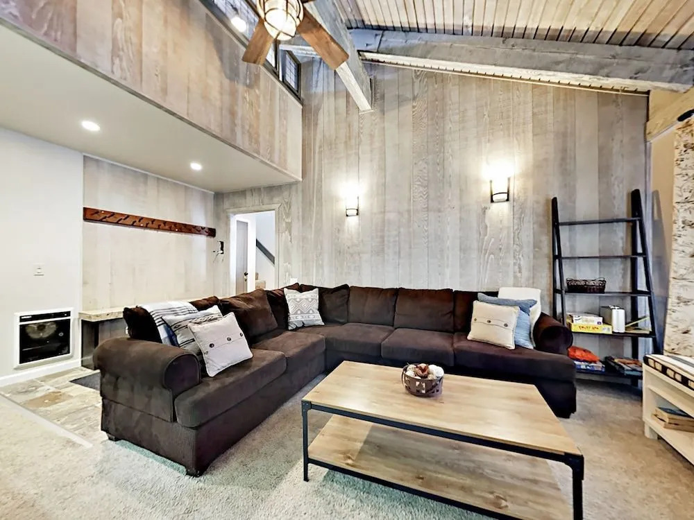 Meridian #182 - 2 Br Condo
