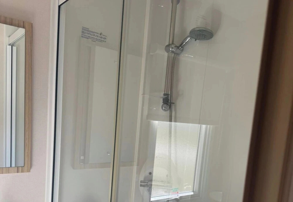 Caravan - Sleeps 6 - Parking