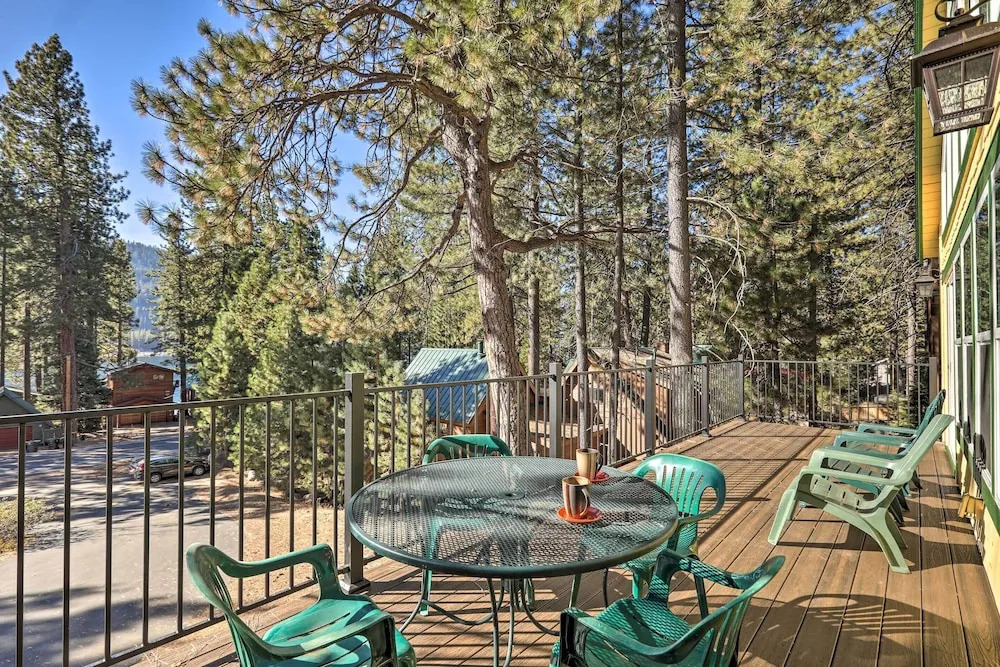 Close to Donner Lake & Skiing: Truckee Getaway