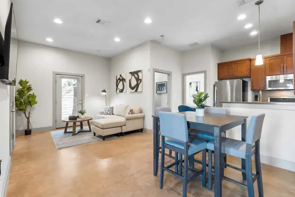 Chic & Homey 3BR Close to Downtown