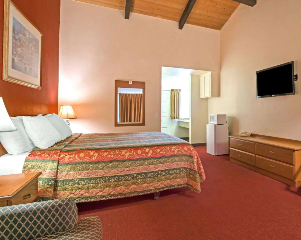 Rodeway Inn Fallbrook Downtown