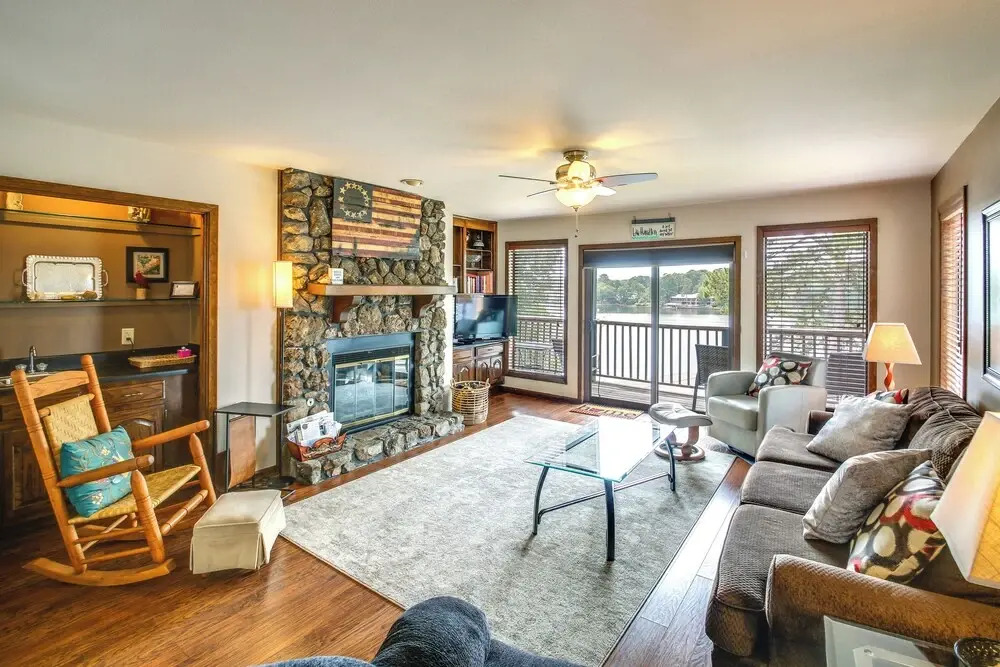 5 Mi to Casino: Waterfront Condo in Hot Springs!