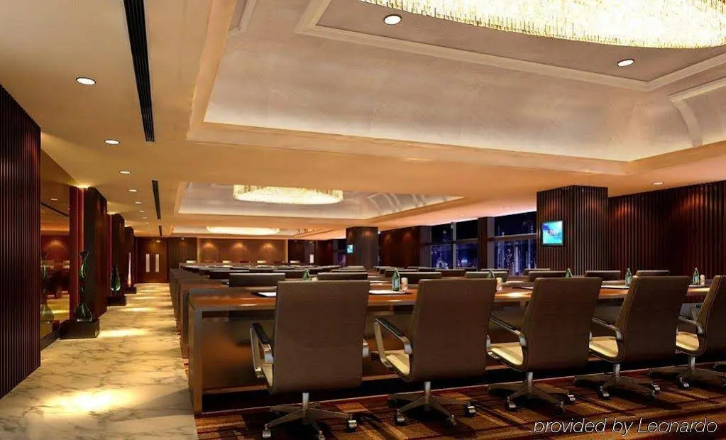 Kolam Gloria Plaza Hotel