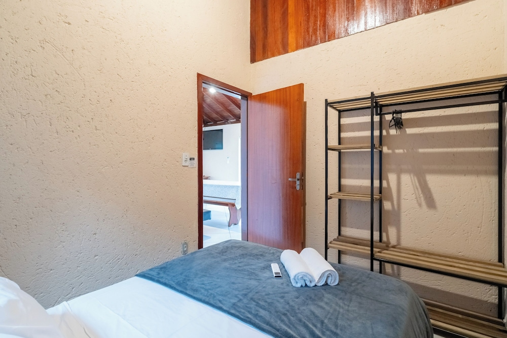 2-br House w/ Barbecue in Rio Tavares Mja0060