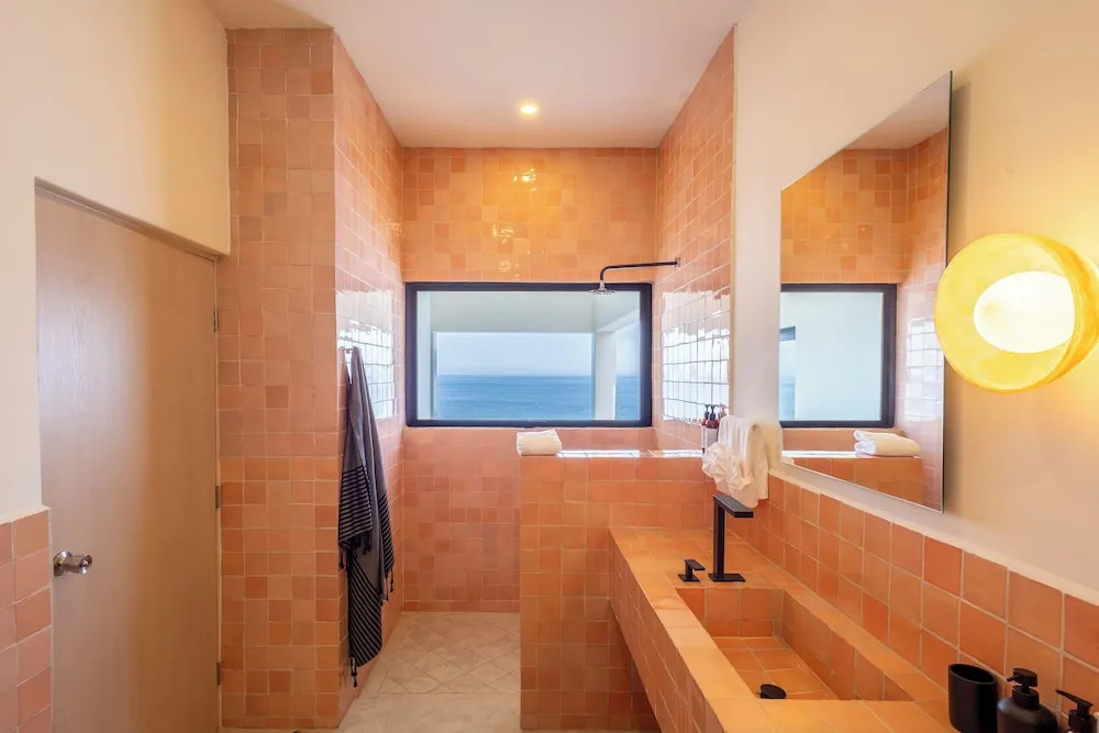 Cabo Break Hotel
