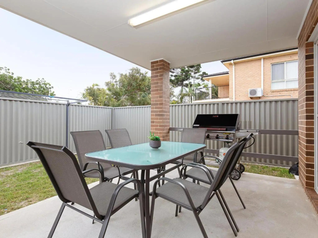 5b Bent Street large house with ducted air con foxtel and wifi