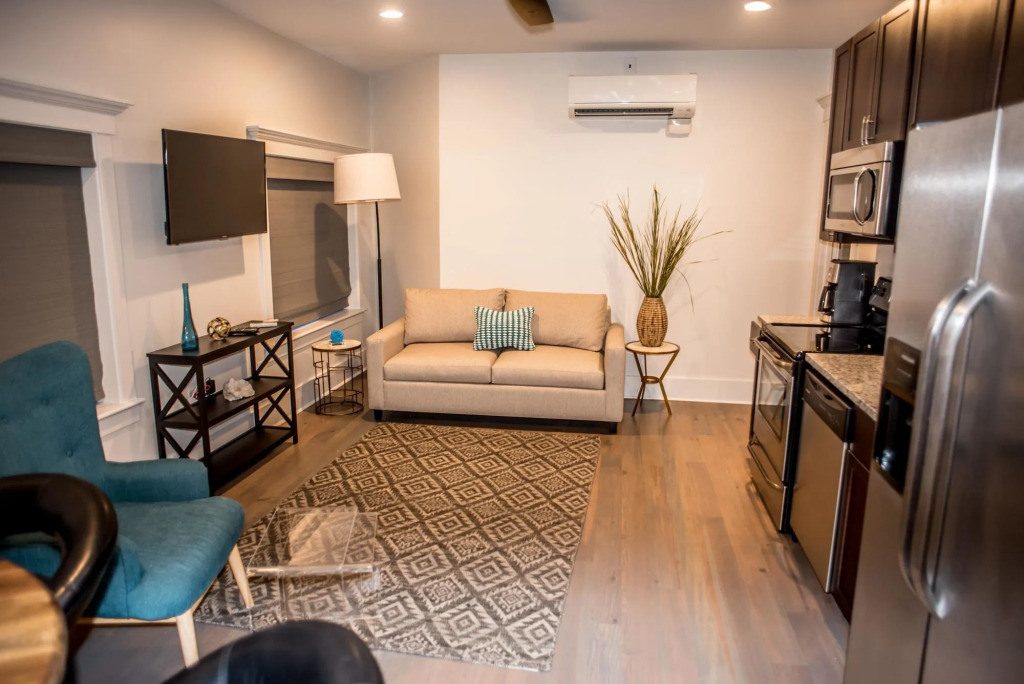 493 King Luxury Suites