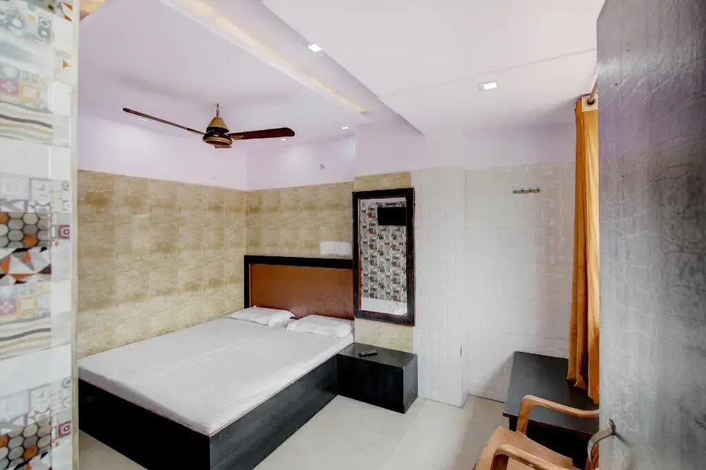 Mis Fila  by OYO Rooms